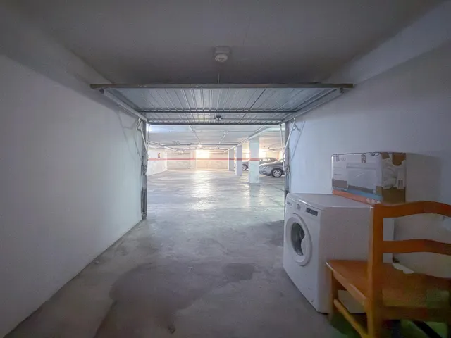 Oportunidad! Luminoso y encantador Ático con amplia terraza y excelentes vistas despejadas + Garaje cerrado incluido en el precio + Piscina comunitaria — 18
