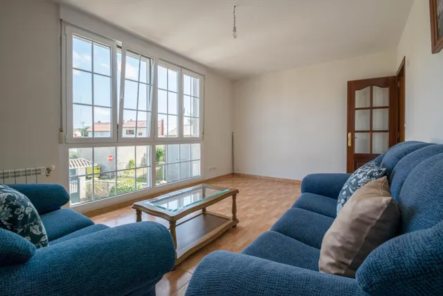 Amplia Casa + otra vivienda + anexo en Venta en Ardemil, Ordes — 45