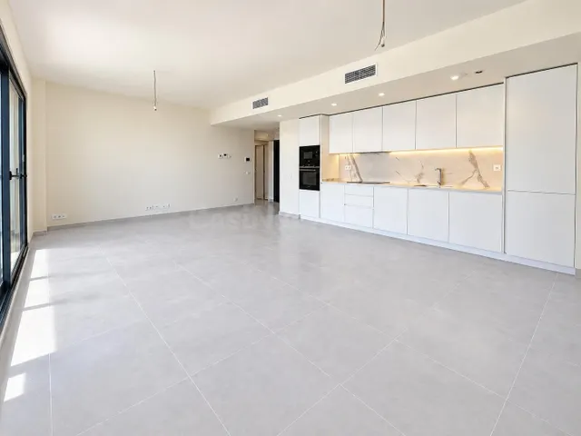 ¡GRAN OPORTUNIDAD! ÁTICO DE LUJO CON SOLÁRIUM PRIVADO Y VIST - foto 4