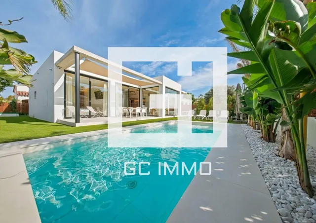 Exclusiva villa de diseño moderno con piscina privada, jardí