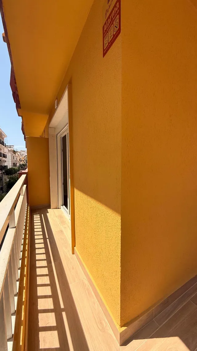 Apartamento reformado en Fuengirola, segunda línea de playa junto al puerto con licencia turística — 6