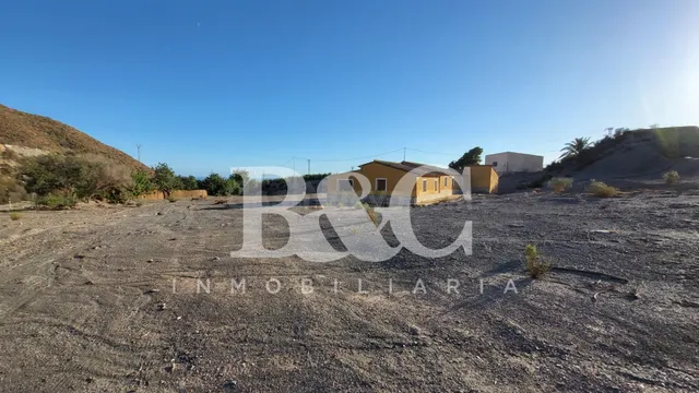 Casa con terreno 4 habitaciones en venta - Los Arejos - foto 3