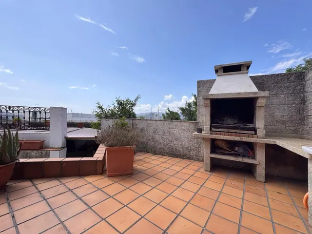 CASA CON VISTAS AL MAR ENTRE MARÍN Y PONTEVEDRA — 48