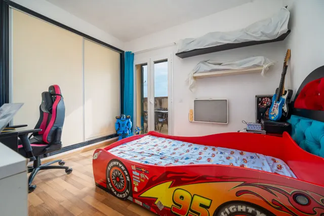 Planta baja con amplia terraza y parking — 25