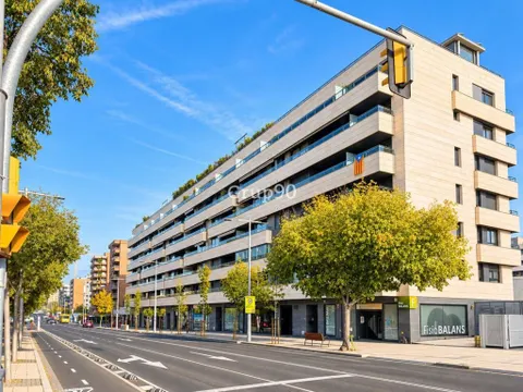 EXCLUSIVO ÁTICO TRÍPLEX CON GRAN TERRAZA DE 79 M2, 4 BALCONES Y ZONA COMUNITARIA CON 2 PISCINAS Y PISTA DE PÁDEL EN CAPPONT