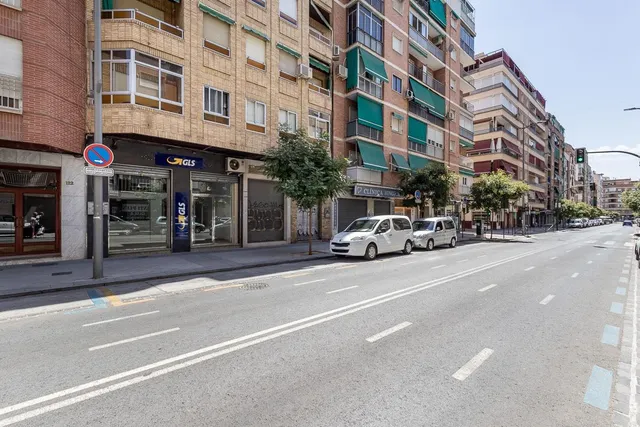 LOCAL A DOS ALTURAS - ARABIAL JUNTO HIPERCOR — 16