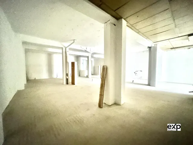 Planta baja diáfana en zona  La Petxina-Juan Llorens — 31