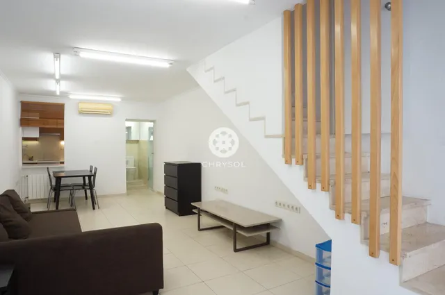 Local- Loft- duplex de 83m2 en el centro de Gracia, amueblado y totalmente equipado. — 4