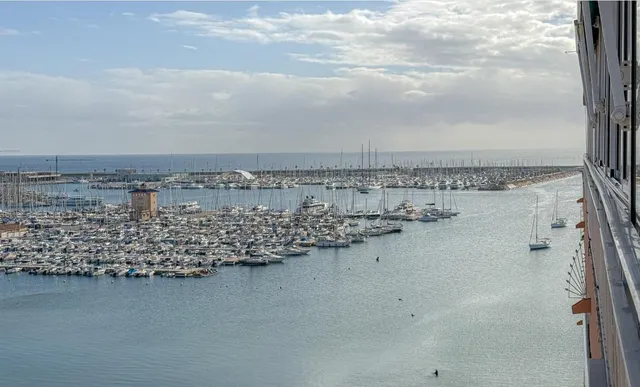 Ático reformado con vistas al mar, enorme terraza y piscina a 50 m de la playa en Torrevieja — 50