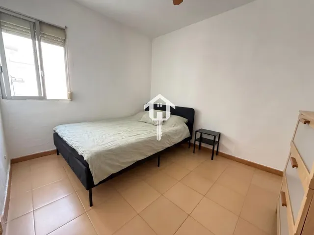 Piso luminoso con chimenea en zona ciudad elegida de Alicante: 78m2, 2 dormitorios dobles y tercera planta — 25