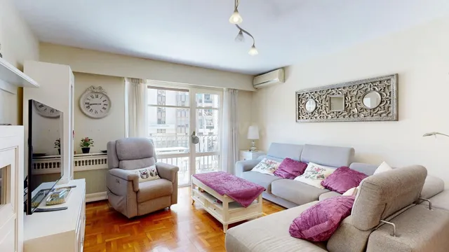 ¡ESPECTACULAR PISO REFORMADO CON GARAJE EN PLENA AV. CÉSAR A - foto 3