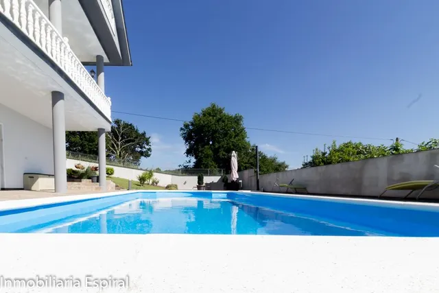 Impresionante Chalet en Abegondo con Vistas al Valle . — 49
