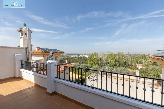 Adosada con 4 dormitorios, amplias terrazas y vistas a Granada y sierra nevada — 34