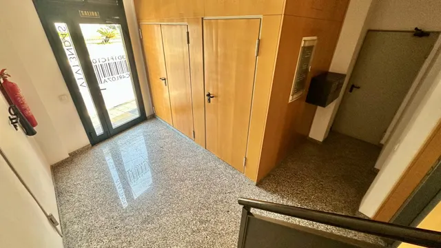 Piso exterior de 3 dormitorios y 2 baños con garaje y trastero en Avenida Buenos Aires. — 35