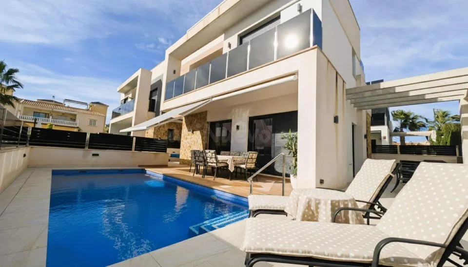 Chalet 4 habitaciones 179m² en venta - Lomas de Cabo Roig