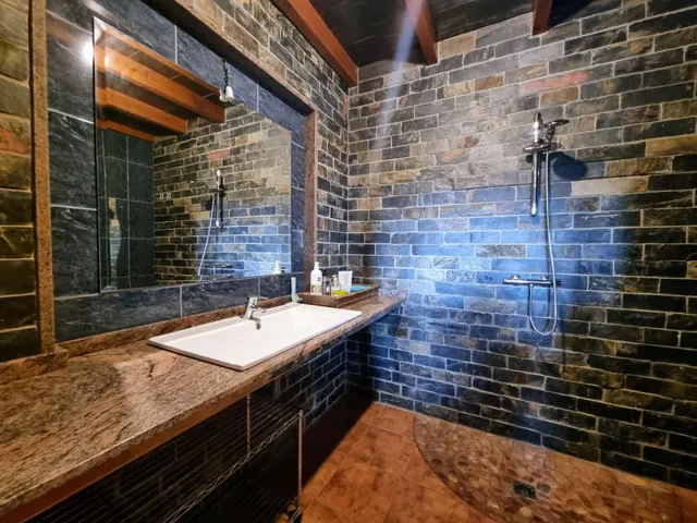 CASAS INDIVIDUALES  CON PARCELAS EN CIMBRIO (BARCENA DEL BIERZO) — 13