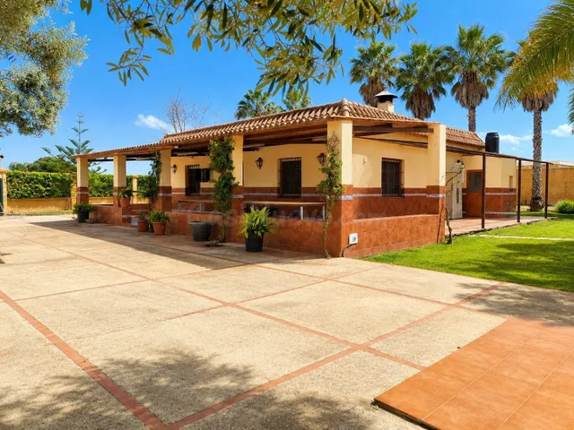 Preciosa casa con jardín en finca rústica — 2