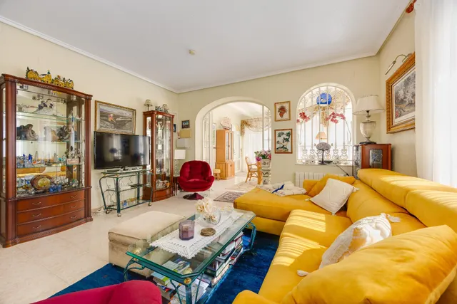 Venta de Villa Independiente con piscina Villamartín Orihuela Costa — 28