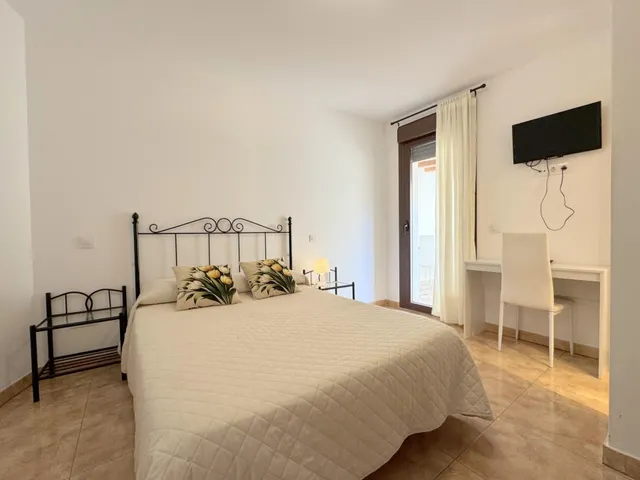 HOSTAL RESTAURANTE EN PLENO CASCO ANTIGUO DE CANDELEDA — 22