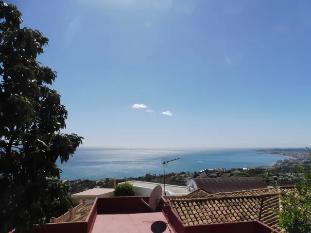 Villa grande con mucho potencial y vistas al mar zona Estupa Budista, Benalmádena — 32