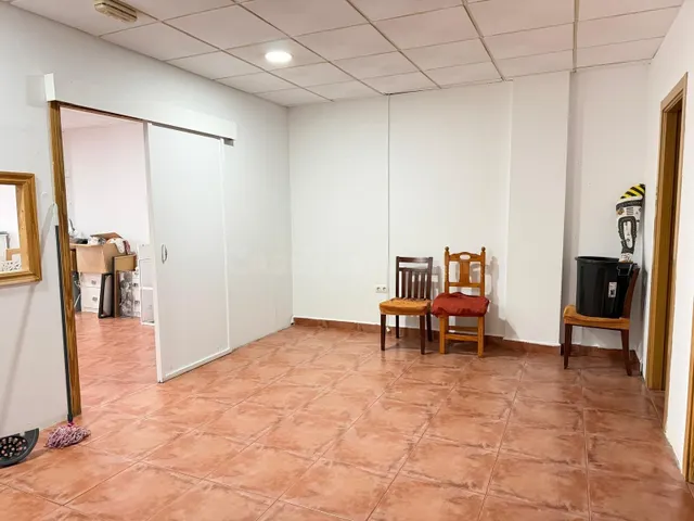 Local Comercial Amplio en La Quinta, Antequera - Oportunidad - foto 2