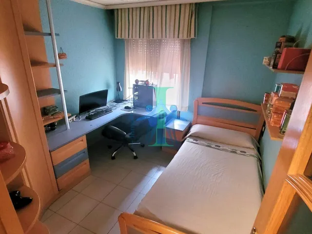 Se vende piso en ensanche-franciscanos — 16