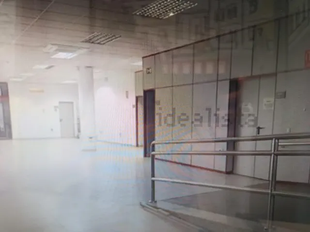 Local comercial a dos calles de entidad bancaria — 9