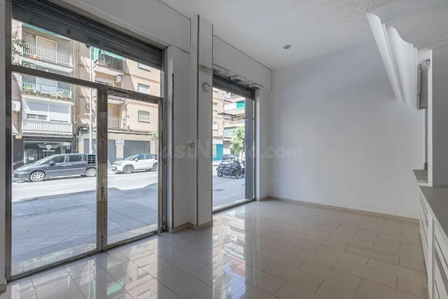 LOCAL A DOS ALTURAS - ARABIAL JUNTO HIPERCOR — 2