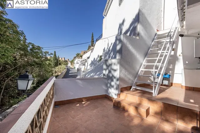 Casa reformada en el Camino del Sacromonte — 28