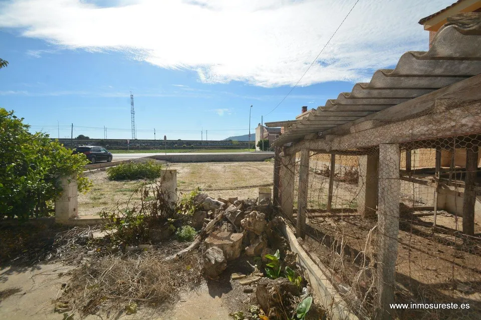 ¡¡ EXCELENTE OPORTUNIDAD !! Casa para reformar con terreno en zona de Los Huertos, Orihuela