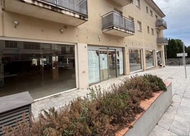 LOCAL COMERCIAL EN VENTA EN CASTELLÒ D'EMPÚRIES — 8