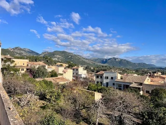 Exclusiva Casa en Venta en Selva – Vistas Impresionantes a la Serra de Tramuntana — 2