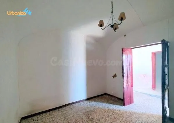 Casa con muchas posibilidades en pleno centro de Villanueva  - foto 3
