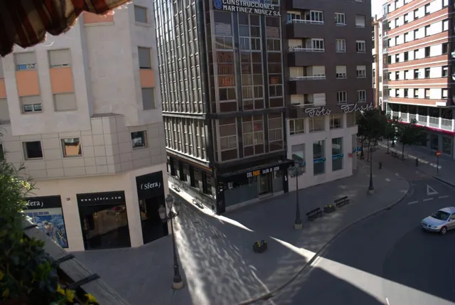 SE VENDE PISO DE 180 M2 EN LA PLAZA LAZURTEGUI - foto 5