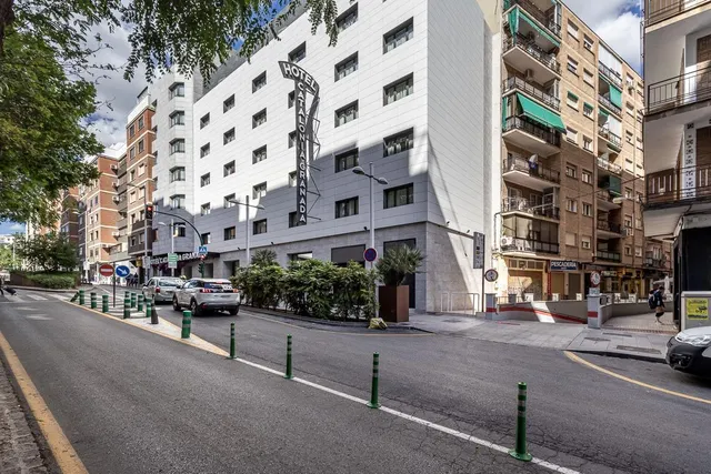 Piso señorial de 182 m2 en Avenida Madrid: amplitud, luz y posibilidades infinitas con garaje opcional. — 43