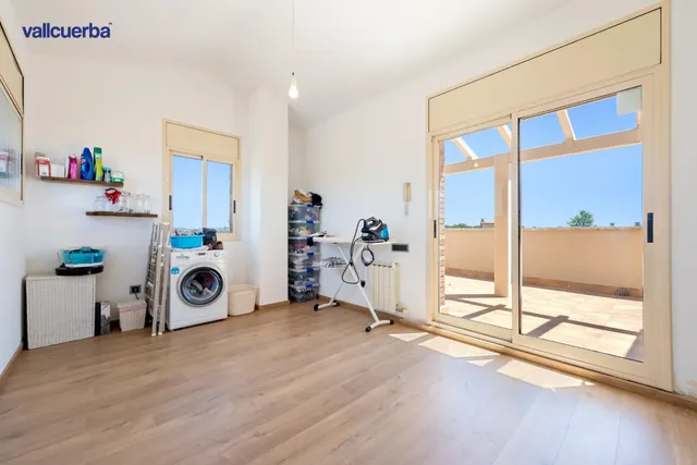 CASA ESQUINERA EN RESIDENCIAL AIGÜESVERDS DE REUS — 45
