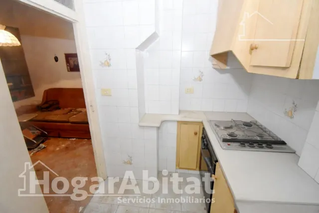 Extraordinaria finca con local comercial y múltiples posibilidades de reconversión a reformar en pleno centro — 8