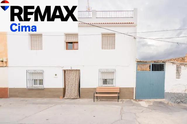 CASA CON PATIO, ALMACÉN Y PLANTA BAJA COMPLETA EN ZÚJAR - foto 3