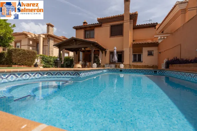 Exclusiva vivienda premium en La Zubia — 3