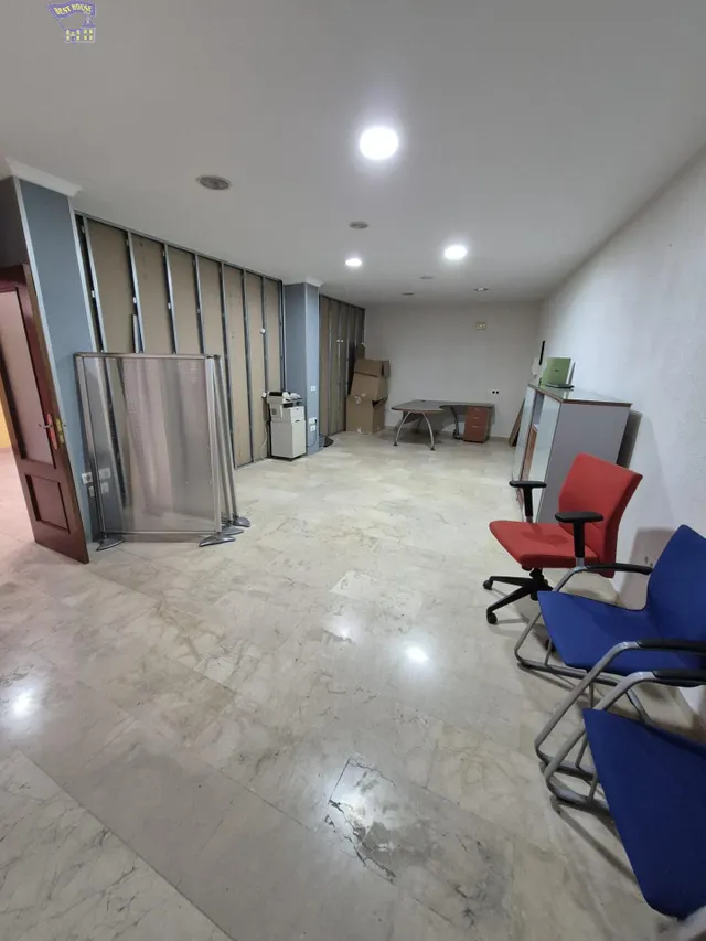 SE VENDE LOCAL COMERCIAL EN ZONA CENTRO — 5