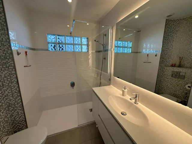 1ª Línea Playa Fuengirola - Super Atico 2 Dormitorios, Vistas al mar y Piscina, Gran Terraza, Sauna — 16