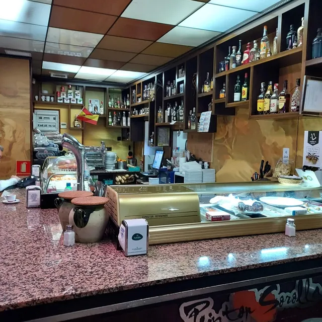 SE TRASPASA BAR-CAFETERIA!!! — 2