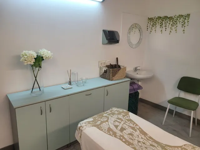 ¡Tu Negocio y Vivienda en el Corazón de Cádiz: 130m2 de Posibilidades Infinitas! — 12