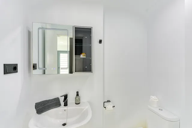 Villa independiente renovada, cerca a Mijas, con piscina privada y 5 dormitorios — 30