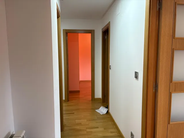 SE VENDE APARTAMENTO SEMINUEVO EN VALENCIA DE DON JUAN, COCINA AMUEBLADA, 2 HAB., SALÓN,  2 BAÑOS, TRASTERO, ASCENSOR Y PLAZA DE GARAJE. — 8