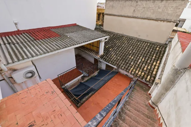 Casa de pueblo con gran potencial y amplios espacios — 17