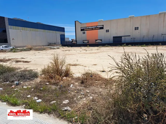 SE VENDE PARCELA EN POLIGONO LAS MAROMAS — 5