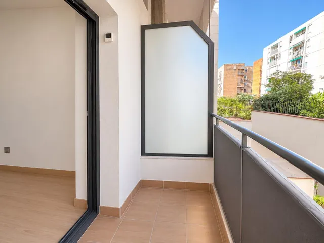 Luminoso piso con balcón y ascensor en Viladecans — 12
