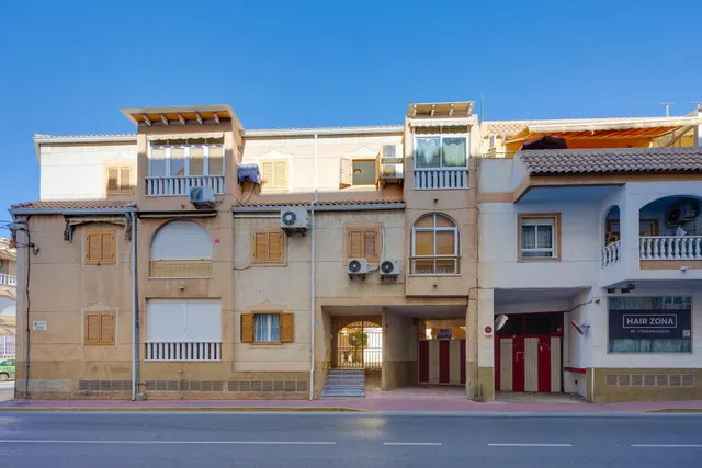 Apartamento de 3 dormitorios y piscina comunitaria en Acequion, Torrevieja — 27