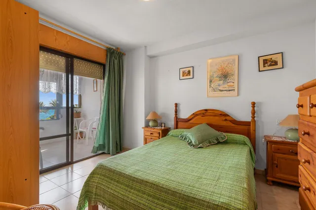 Apartamento de dos dormitorios con vistas la mar — 11